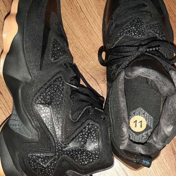 Lebron's 13 all black gum sole - Picture 6 of 7
